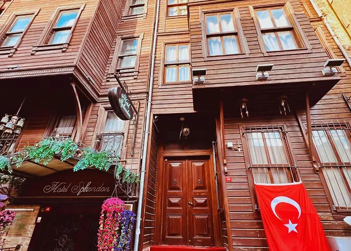 Amida&Nurayhousehotel