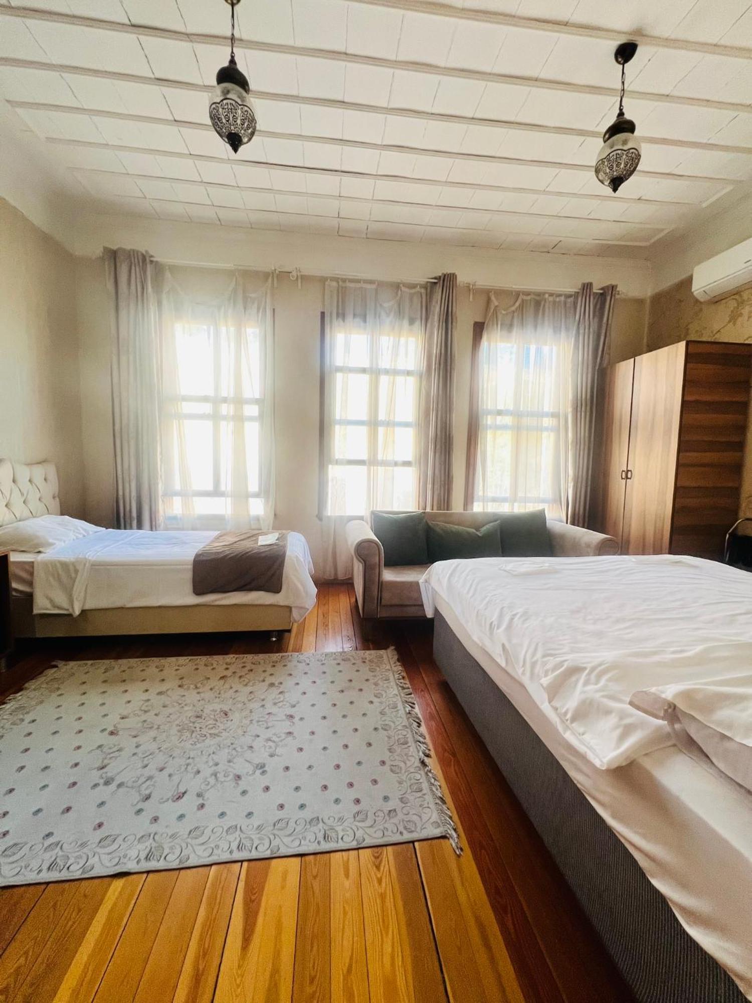 Hotel Amida&nurayhousehotel *